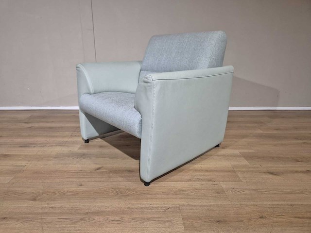 Montel - mondi - fauteuil + hocker - showroommodel - afbeelding 9 van  9
