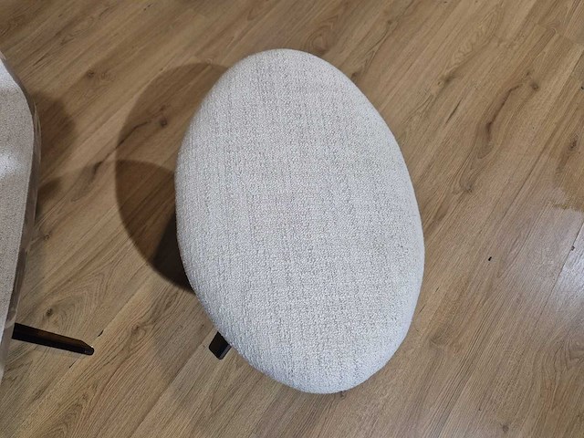 Montel - yani - relaxfauteuil + hocker - showroommodel - afbeelding 8 van  13