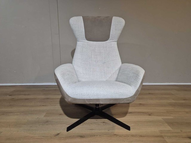 Montel - yani - relaxfauteuil + hocker - showroommodel - afbeelding 11 van  13
