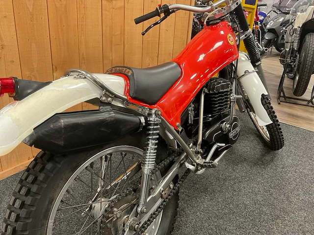 Montesa 250 motorfiets - afbeelding 10 van  13