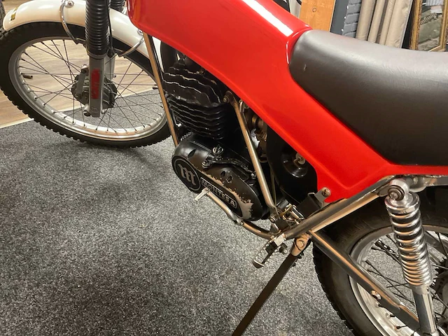 Montesa 250 motorfiets - afbeelding 11 van  13