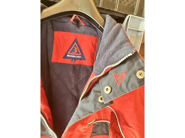 Mooie winterjas rood met blauwe bies mt l - afbeelding 6 van  7