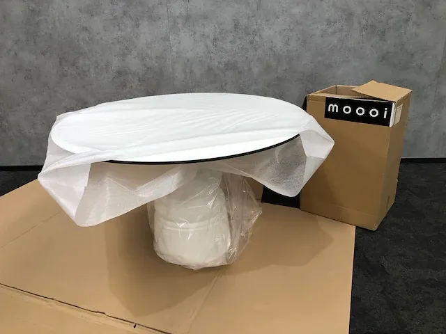 Moooi - container new antiques - tafel ø120 - hpl wit - afbeelding 2 van  11