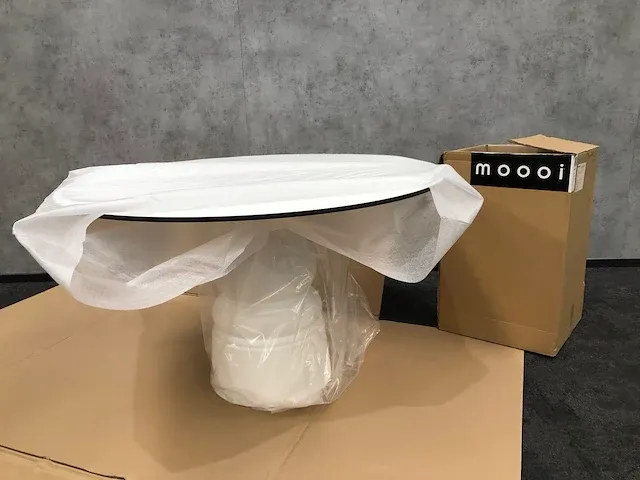 Moooi - container new antiques - tafel ø120 - hpl wit - afbeelding 1 van  11