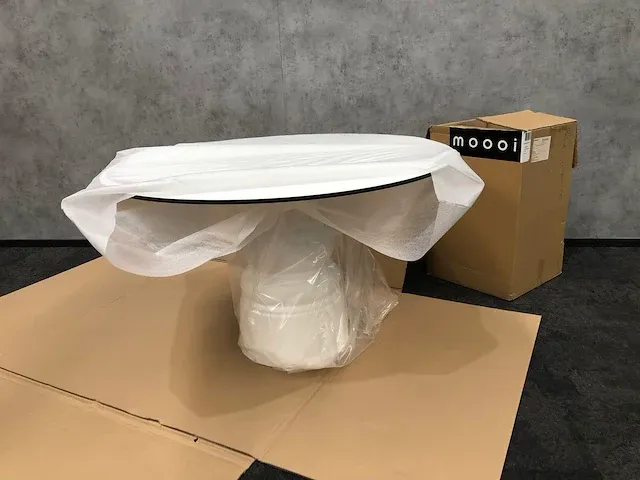 Moooi - container new antiques - tafel ø120 - hpl wit - afbeelding 9 van  11