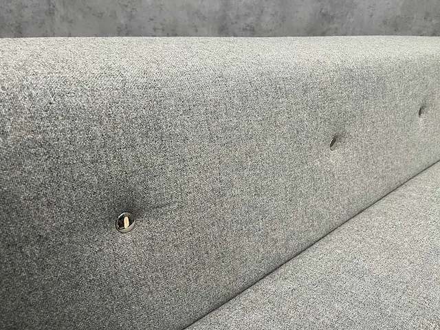 Moooi bottoni - design driezitsbank - grijs - marcel wanders - afbeelding 16 van  17