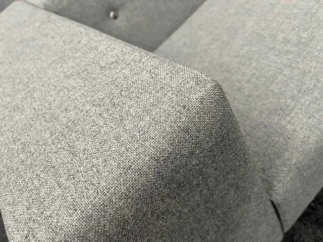 Moooi bottoni - design driezitsbank - grijs - marcel wanders - afbeelding 8 van  17