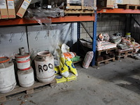 Mortels en voegzand op zes pallets. - afbeelding 1 van  7