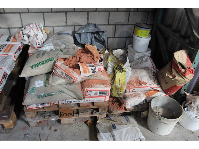 Mortels en voegzand op zes pallets. - afbeelding 2 van  7