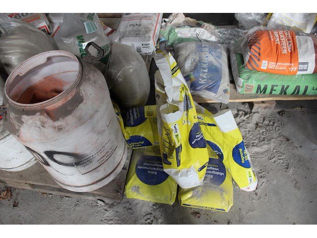 Mortels en voegzand op zes pallets. - afbeelding 6 van  7