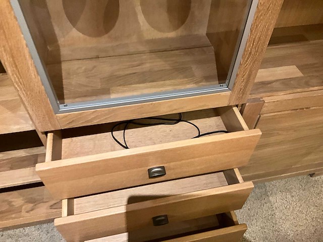 Motimar eiken vitrinekast - afbeelding 10 van  10