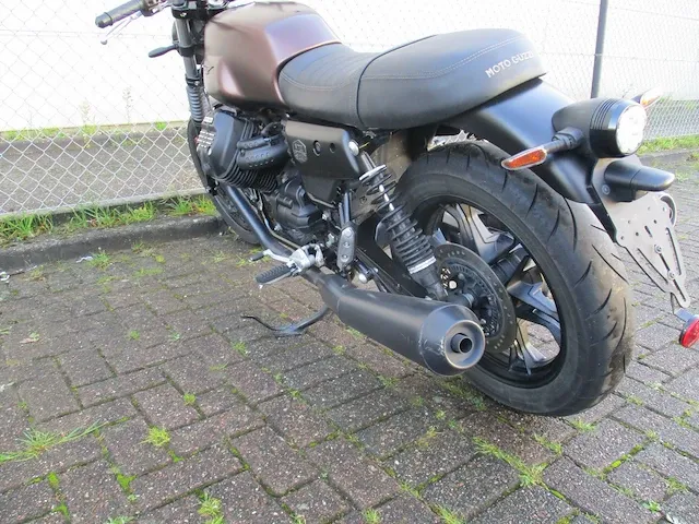 Moto guzzi - motorfiets - v7 iii stone - motorfiets - afbeelding 4 van  13