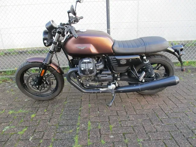 Moto guzzi - motorfiets - v7 iii stone - motorfiets - afbeelding 6 van  13