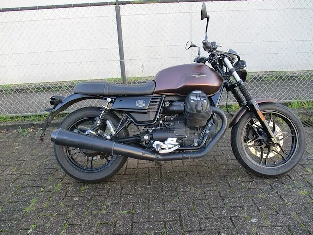 Moto guzzi - motorfiets - v7 iii stone - motorfiets - afbeelding 11 van  13