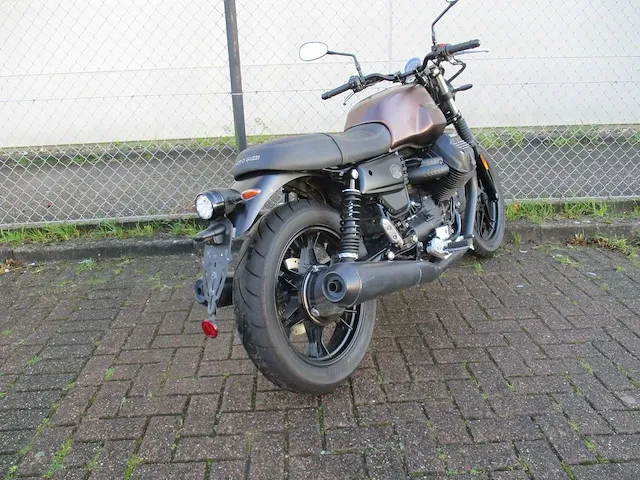 Moto guzzi - motorfiets - v7 iii stone - motorfiets - afbeelding 13 van  13