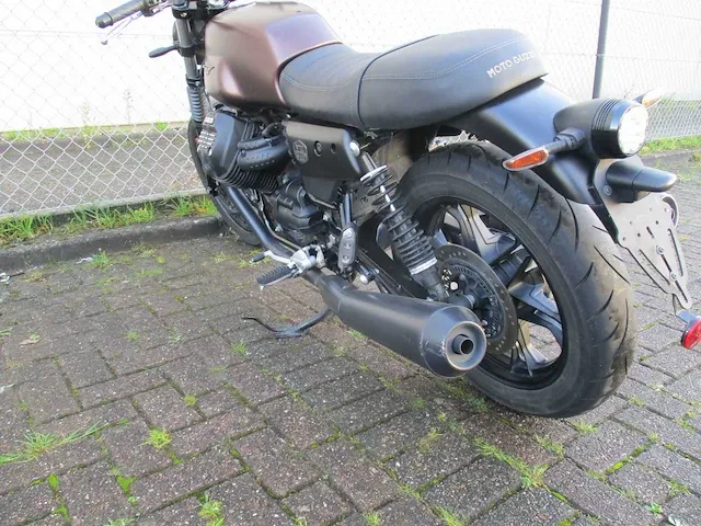 Moto guzzi - motorfiets - v7 iii stone - motorfiets - afbeelding 4 van  13