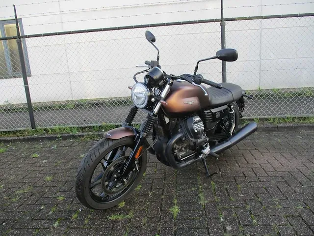 Moto guzzi - motorfiets - v7 iii stone - motorfiets - afbeelding 7 van  13
