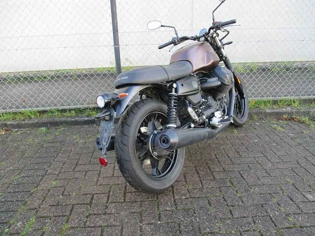 Moto guzzi - motorfiets - v7 iii stone - motorfiets - afbeelding 13 van  13