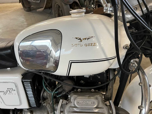 Moto guzzi - v7 - motorfiets - 1968 - afbeelding 2 van  20