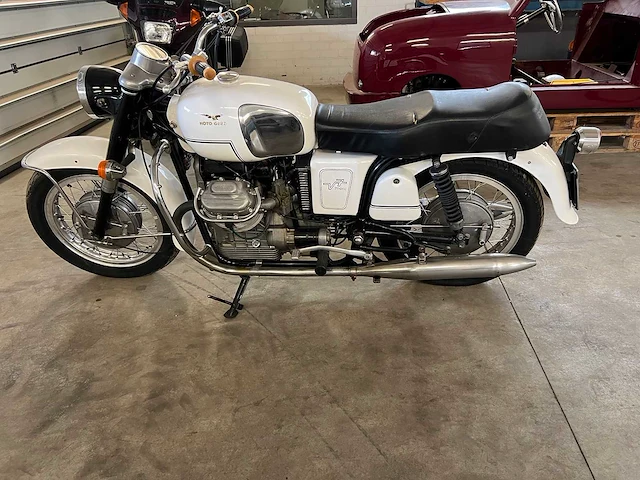 Moto guzzi - v7 - motorfiets - 1968 - afbeelding 1 van  20