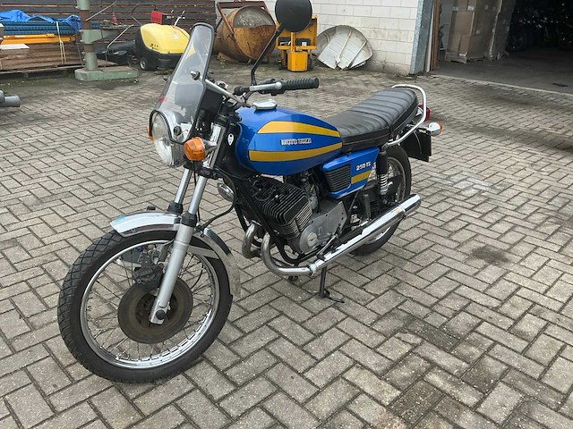 Moto-guzzi motorfiets - afbeelding 6 van  13