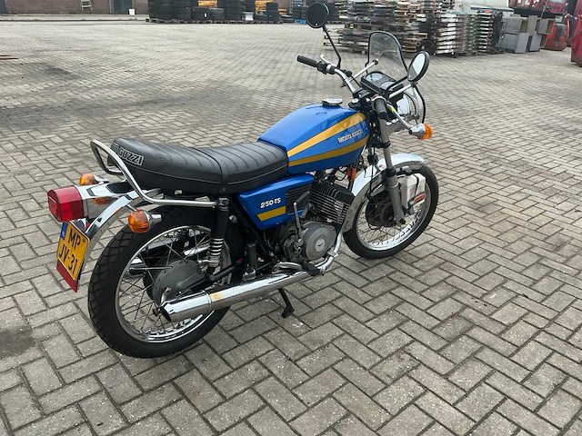 Moto-guzzi motorfiets - afbeelding 8 van  13