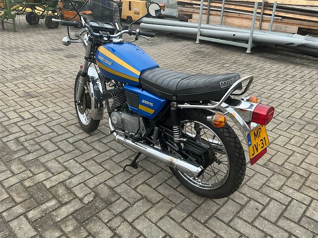 Moto-guzzi motorfiets - afbeelding 9 van  13