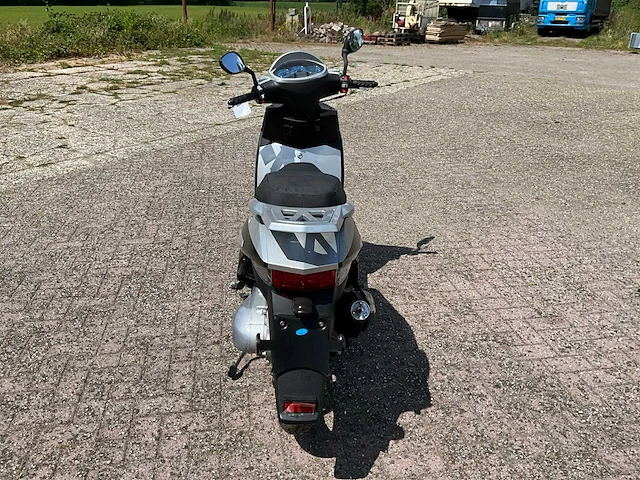 Motom dolce vita 125 motorfiets - afbeelding 8 van  13
