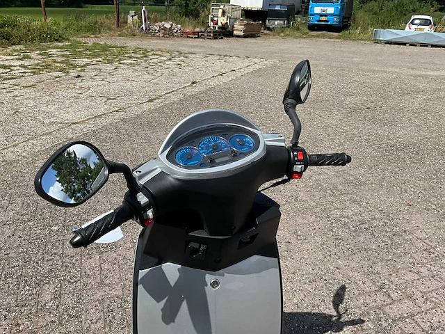 Motom dolce vita 125 motorfiets - afbeelding 11 van  13