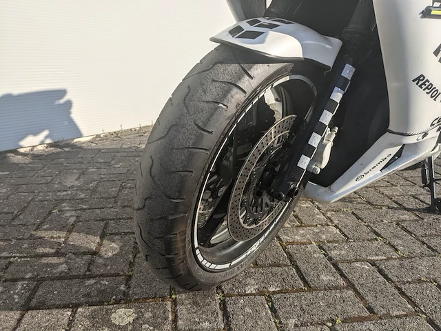 Motor honda, cbr 400 rr, bouwjaar 1990 - afbeelding 27 van  46