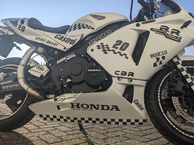 Motor honda, cbr 400 rr, bouwjaar 1990 - afbeelding 29 van  46