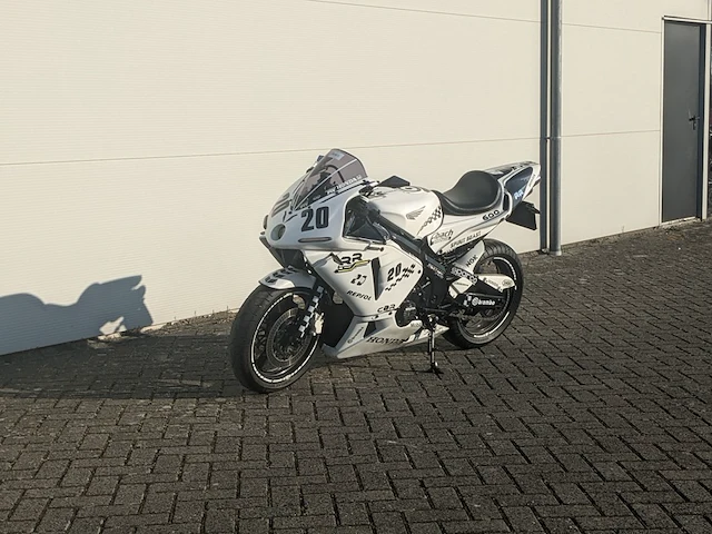 Motor honda, cbr 400 rr, bouwjaar 1990 - afbeelding 34 van  46