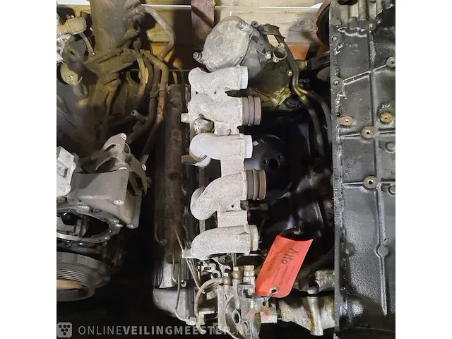Motor in onderdelen mercedes-benz - afbeelding 3 van  12