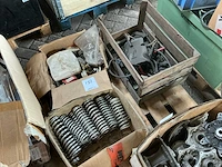 Motor onderdelen, naven, vering, startkabels, etc - afbeelding 2 van  8