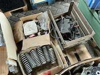 Motor onderdelen, naven, vering, startkabels, etc - afbeelding 4 van  8