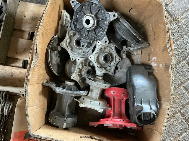 Motor onderdelen, naven, vering, startkabels, etc - afbeelding 8 van  8