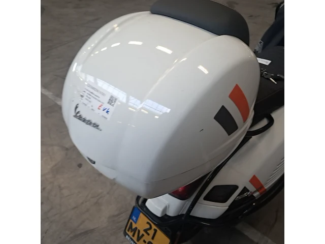 Motor scooter, piaggio, vespa gts 300, 2024 - afbeelding 2 van  25