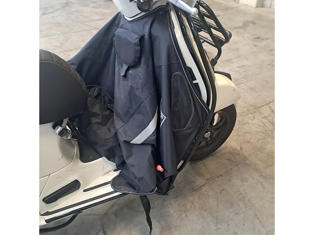 Motor scooter, piaggio, vespa gts 300, 2024 - afbeelding 7 van  25