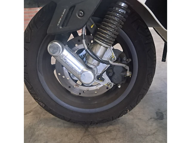 Motor scooter, piaggio, vespa gts 300, 2024 - afbeelding 11 van  25