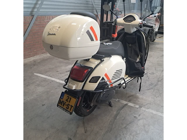 Motor scooter, piaggio, vespa gts 300, 2024 - afbeelding 19 van  25