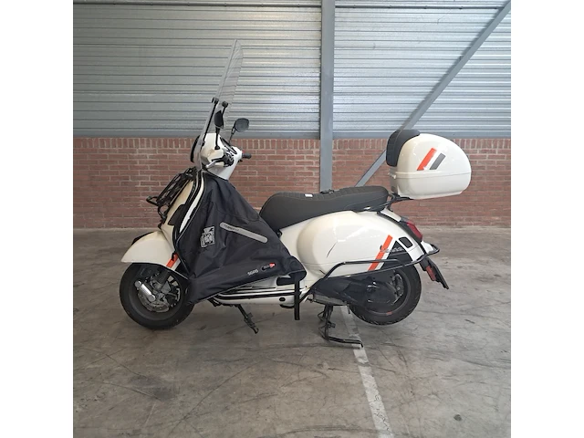 Motor scooter, piaggio, vespa gts 300, 2024 - afbeelding 21 van  25