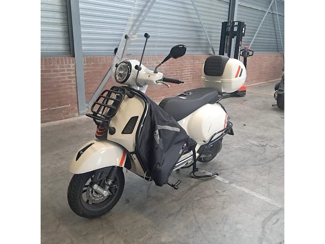 Motor scooter, piaggio, vespa gts 300, 2024 - afbeelding 22 van  25