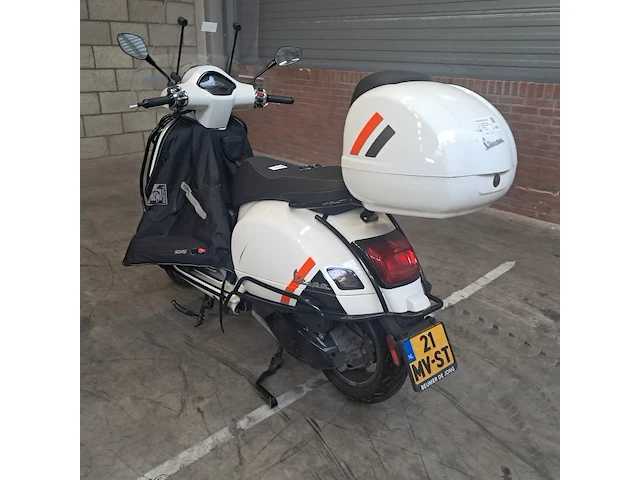 Motor scooter, piaggio, vespa gts 300, 2024 - afbeelding 23 van  25