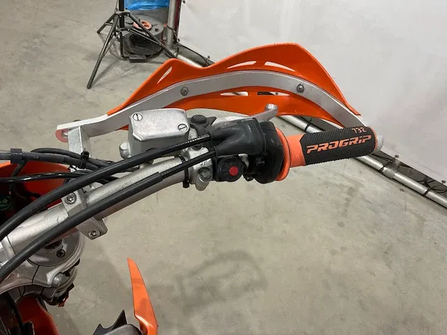 Motor - afbeelding 13 van  16