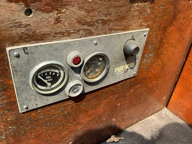 Motorboot inclusief stallingstrailer - afbeelding 27 van  62