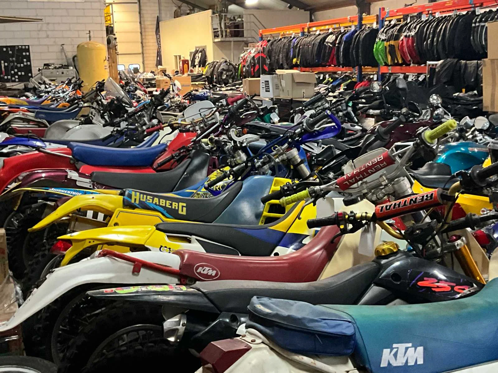 Motorkleding, motoren en inventaris wegens stopzetting motorzaak