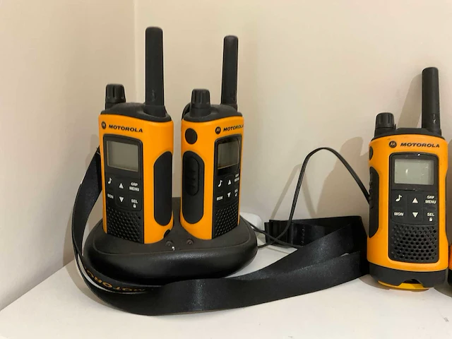 Motorola walkie talkie (3x) - afbeelding 2 van  5