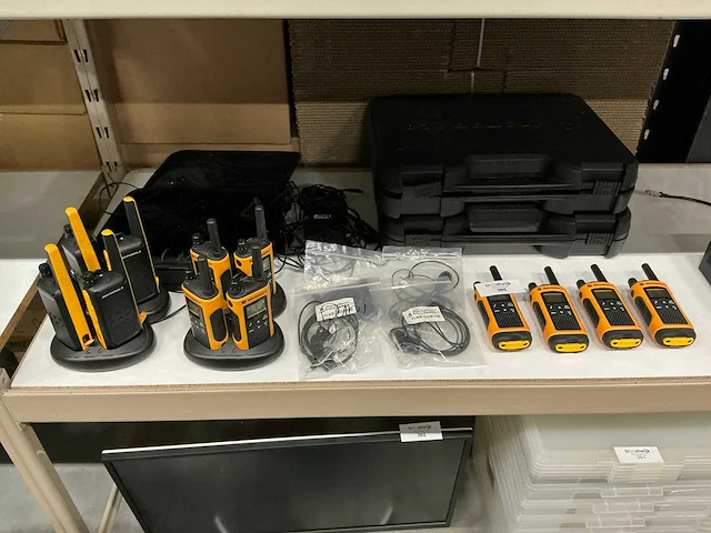 Motorola walkie-talkies (12x) - afbeelding 1 van  7