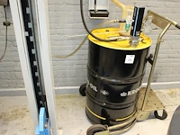 Motorolievulsysteem bestaande uit hydraulische opvoerpomp, vatenwagen, katrol, doseerhendel met digitale af... - afbeelding 2 van  4