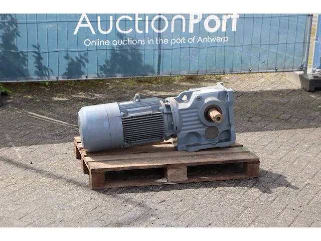 Motorreductor vector k97dv160l4/bm/hr/tf 15kw 35rpm - afbeelding 1 van  1